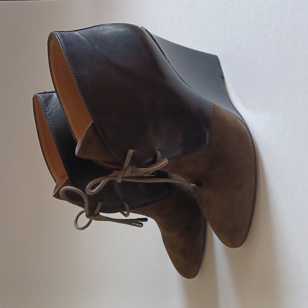 Gorgeous Coach Fatigue/ Black leather wedges size 8B/38